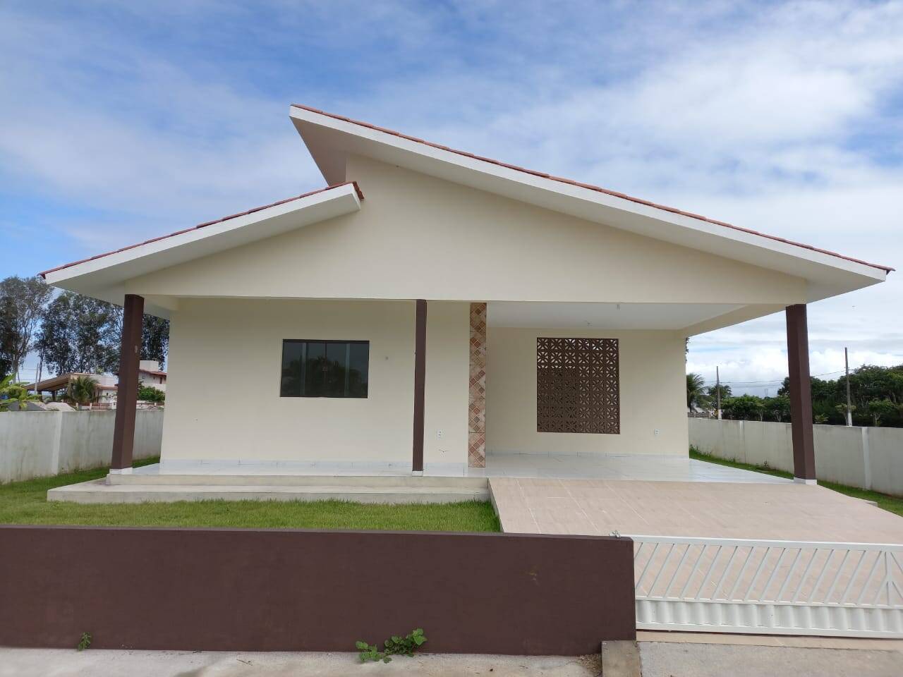 CASA COM 03 QUARTOS  EM CONDOMÍNIO  COUNTRY  À 35 MINUTOS DE JOÃO PESSOA